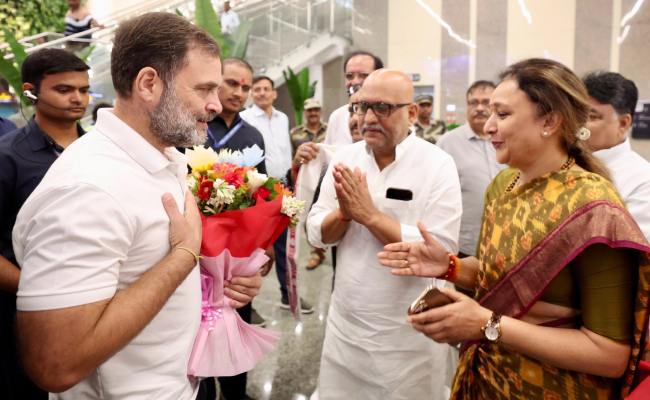 Rahul hands over solar-powered carts to poor as he begins 2-day Raebareli-Amethi visit